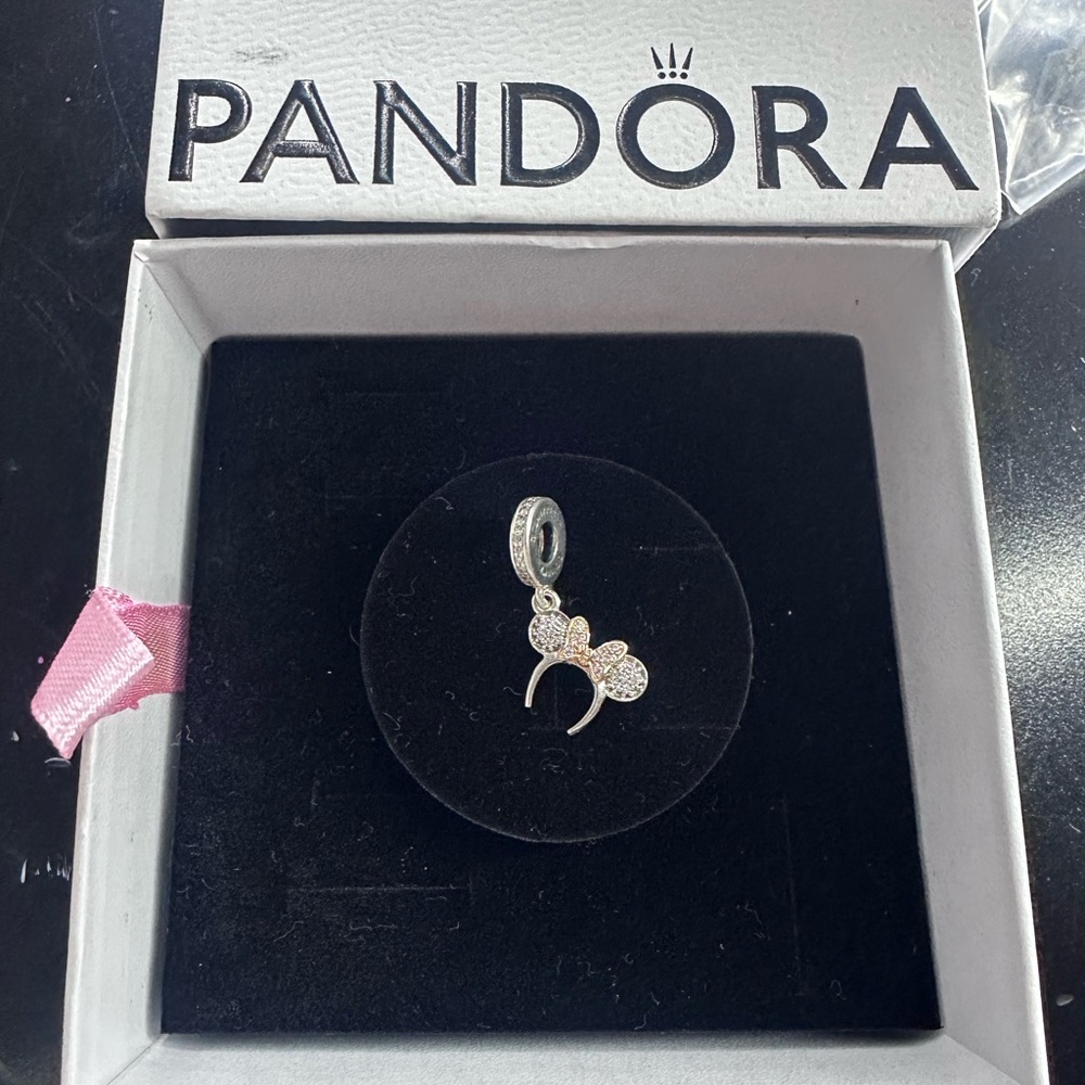 Pandora Rose Gold Minnie Mouse Bow charm// Disney Parks exclusive